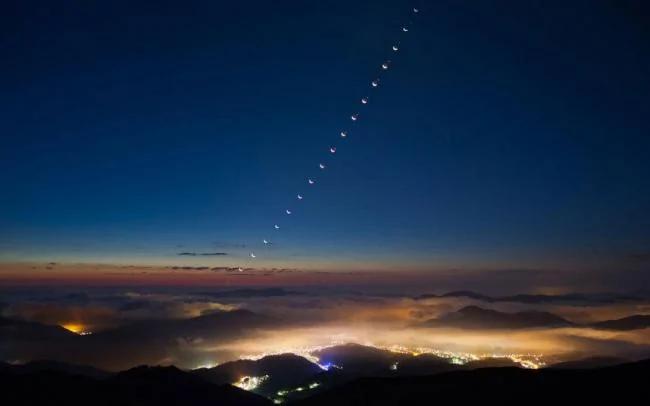 天空惊现红色骏马?这些瞬间太震撼人心
