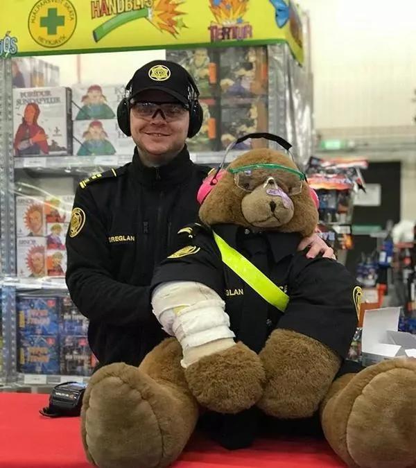 世界上最欢乐的工作 就是在冰岛当警察!