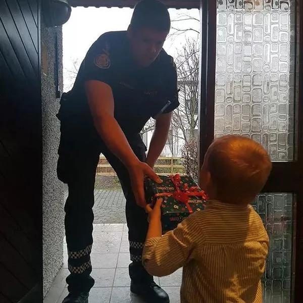 世界上最欢乐的工作 就是在冰岛当警察!