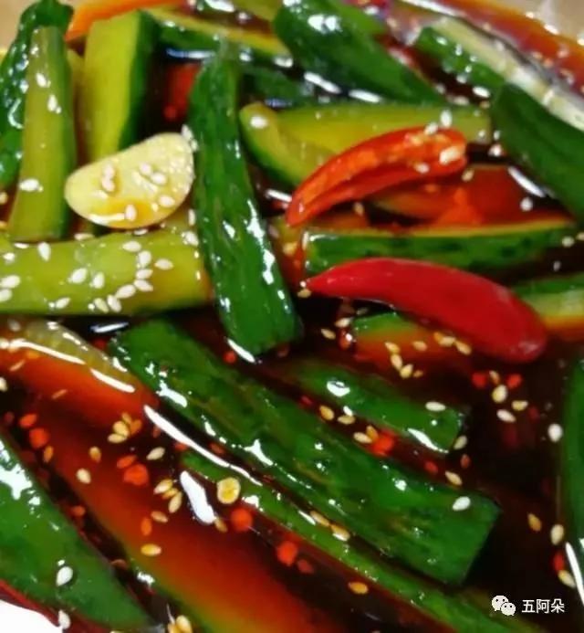 教你“泡菜脆皮黄瓜条”的家庭做法 夏天吃太爽了 酸辣开胃 超好吃!