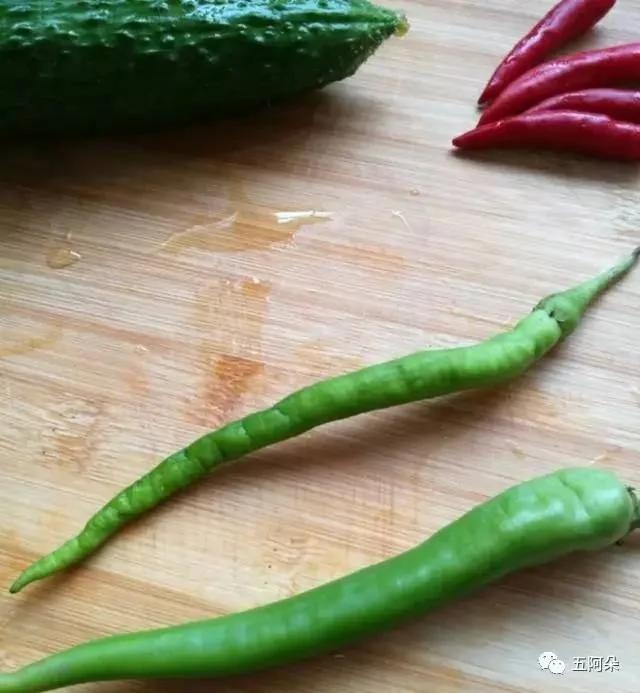 教你“泡菜脆皮黄瓜条”的家庭做法 夏天吃太爽了 酸辣开胃 超好吃!
