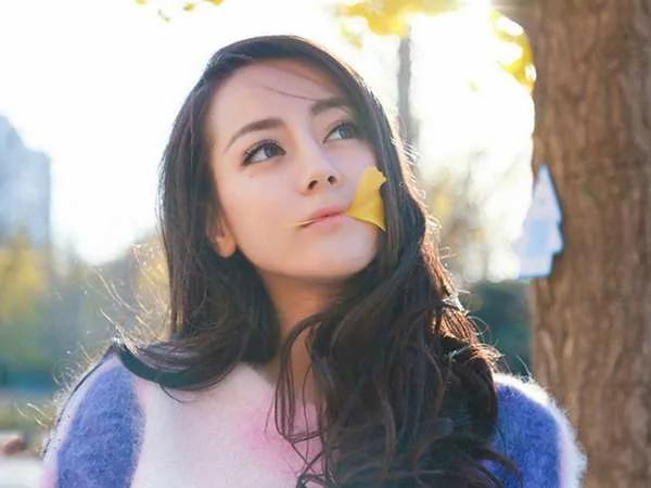 伊朗8岁女娃被誉为“世界最美女孩” 走在路上都会收到礼物 爸爸辞职当保镖!