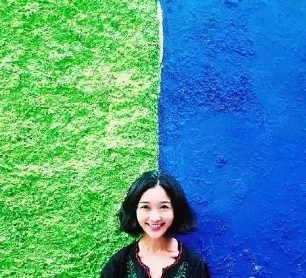学会这几个拍照姿势 让你比原来好看100倍