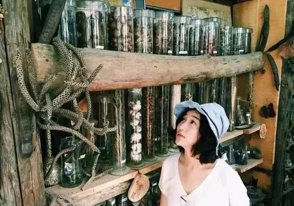 学会这几个拍照姿势 让你比原来好看100倍