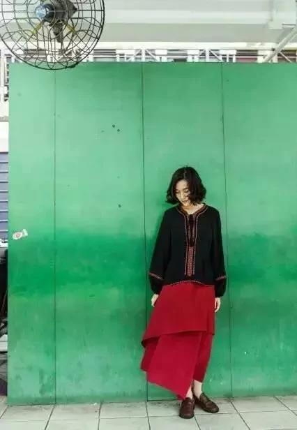 学会这几个拍照姿势 让你比原来好看100倍