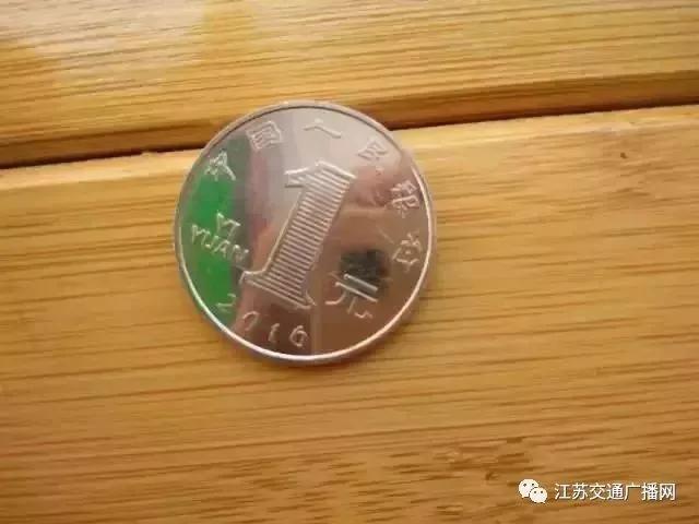 记得随身带两枚硬币 关键时刻它能帮你大忙