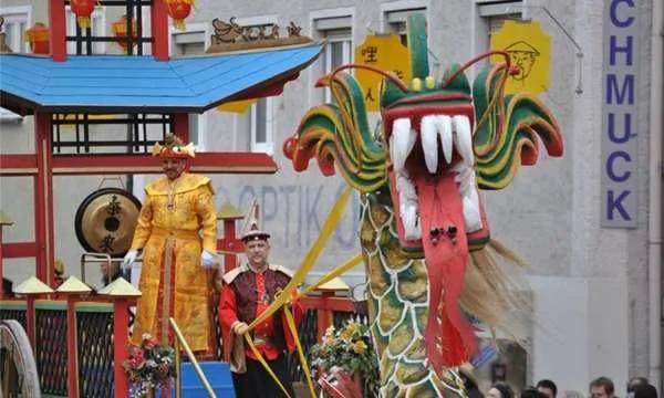 德国居然有个“清朝” 金发碧眼却自称“中国人” 恭迎“皇帝”登基!