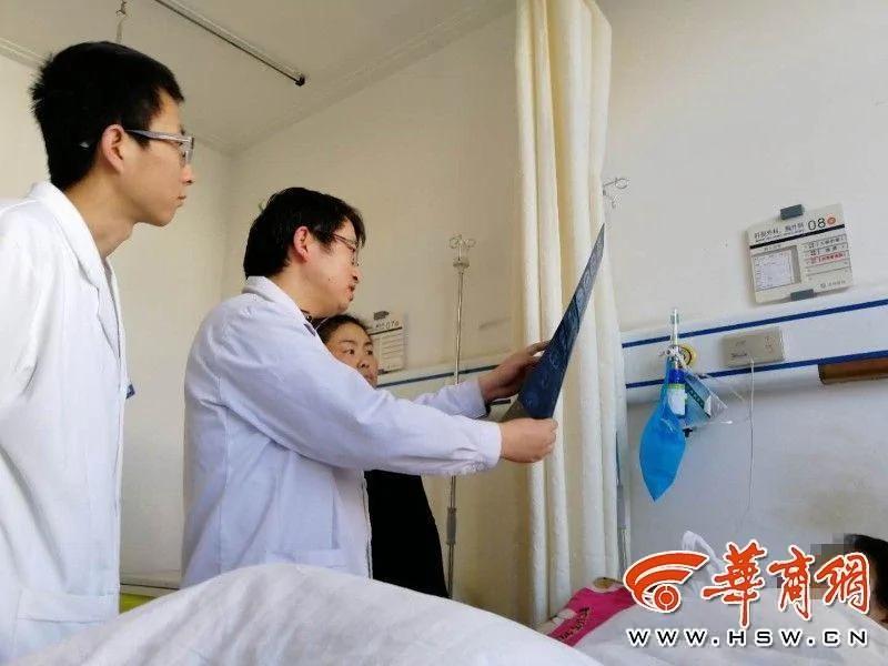 女子肺里住长辣椒 医生看到都震惊了