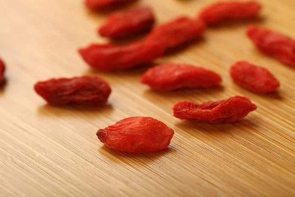 值得关注:中医为何更长寿?5位顶尖名医以茶祛病 不到5元 今冬用最好