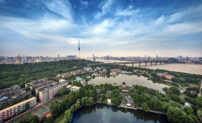 中国大陆唯一不以东西南北命名火车站的城市