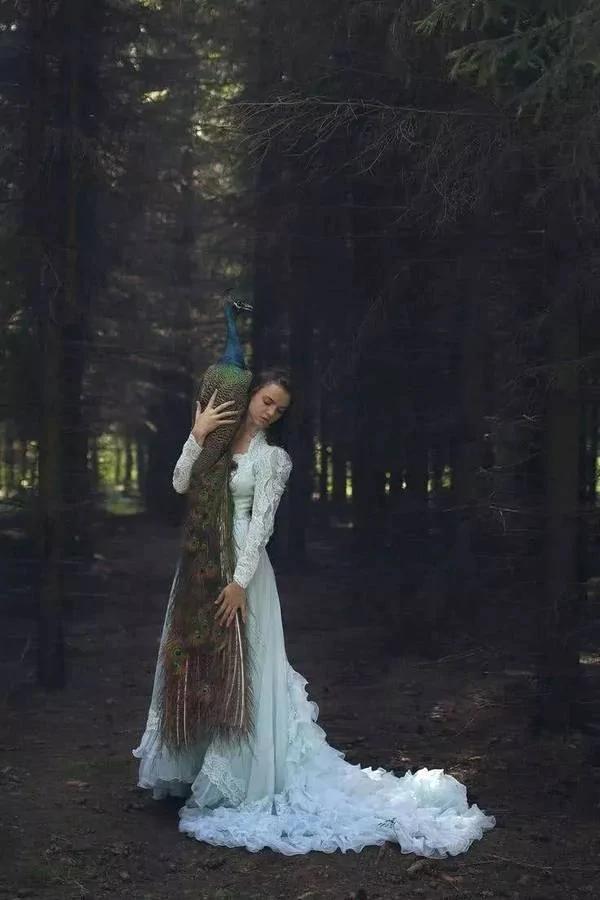 不用PS不加特效 她用生命拍出《美女与野兽》