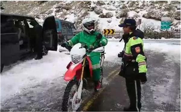 台湾邮差超敬业 骑着“越野机车”上山送信 被网友称最强邮差!
