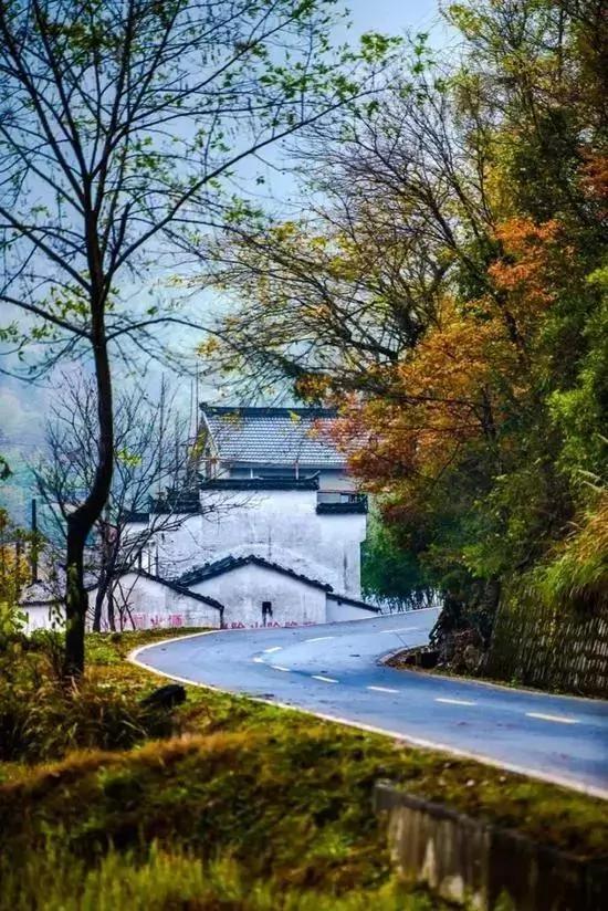 安徽这条中国风公路 处处水墨奇境