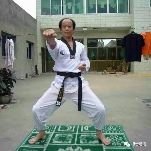 无限制格斗大师被徐晓冬徒弟40秒打趴3次