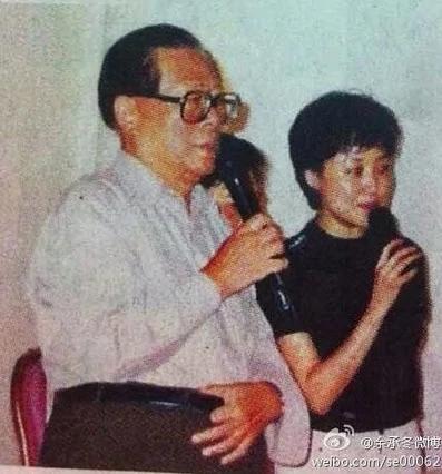 他在场江泽民就紧张 不敢唱歌