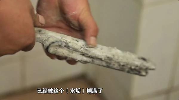 热水器两年不洗等于用污水洗澡?拆开后吓死人