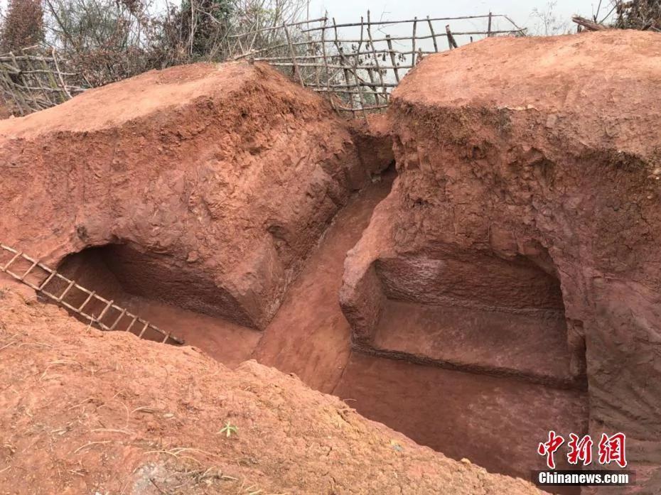 成都发掘200多座汉代崖墓 现“歪果仁”铜像