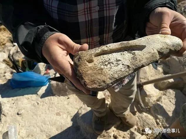 希腊小岛发现4500年前避难所藏神秘排水系统和陶器