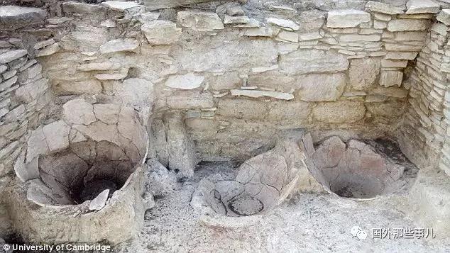 希腊小岛发现4500年前避难所藏神秘排水系统和陶器