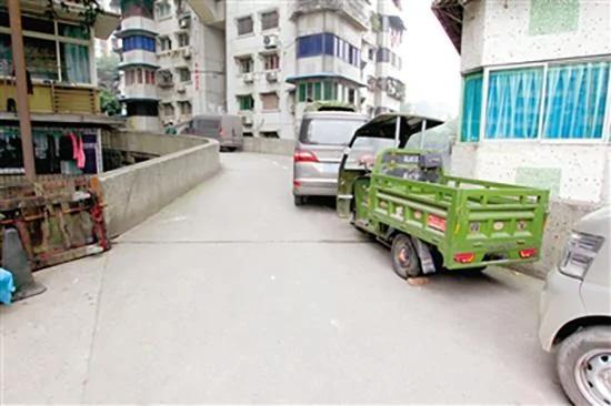 重庆又一魔幻建筑:24层住宅无电梯