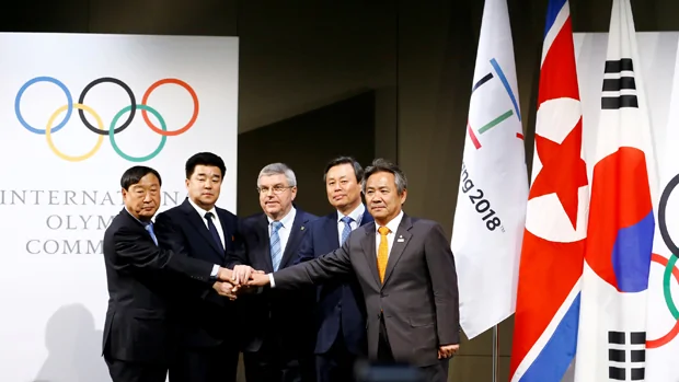 2018年1月20日，國際奧委會主席巴赫(中)與兩韓代表，商討朝鮮下月參與平昌冬奧的各項安排。(路透社)