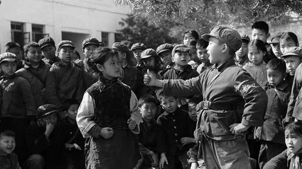 【老照片】红卫兵小将:“老实交代润之兄是什么反动东西?”