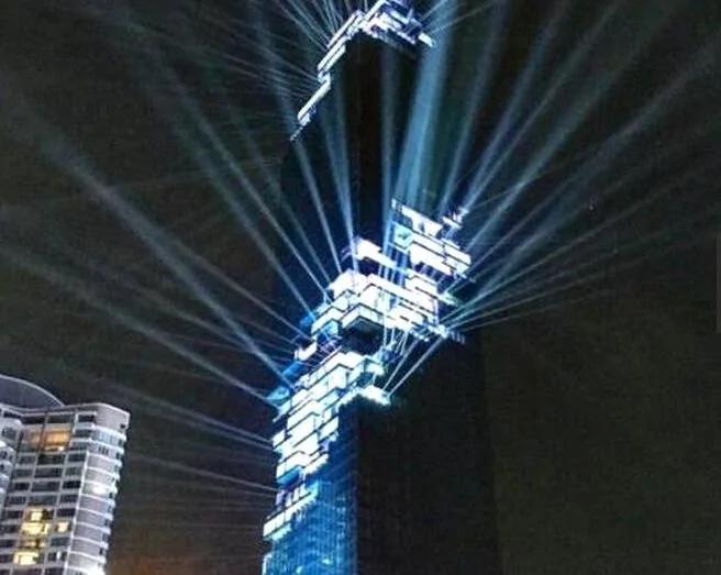 这个第一高楼被嘲笑像烂尾楼 到了晚上都闭嘴了