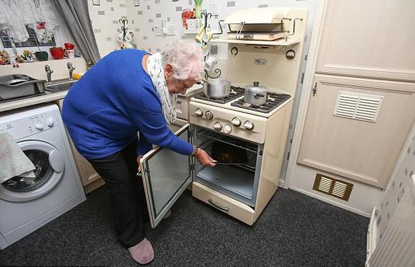 罕见!英国一“古董”烤箱已使用59年 仍正常工作