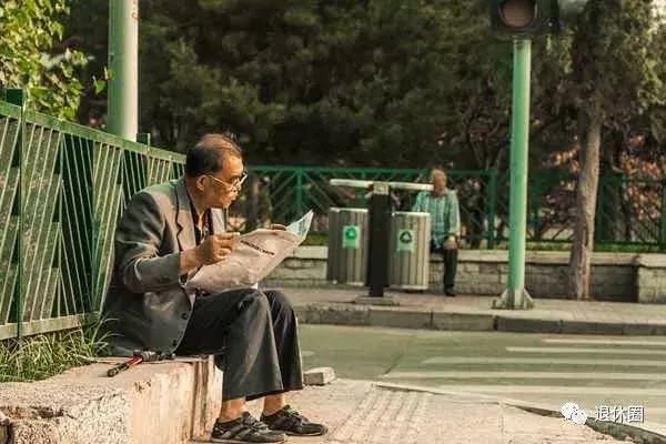 人到老年 手有三不插 钱有三不借 傻有三不犯 你占了几条