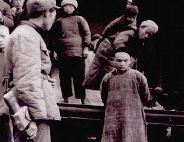 【老照片】中共这样杀地主 目睹者浑身颤栗