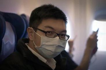 喷嚏让病毒飞4公尺、活45分钟!口罩戴好戴满2重点