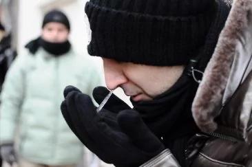 喷嚏让病毒飞4公尺、活45分钟!口罩戴好戴满2重点
