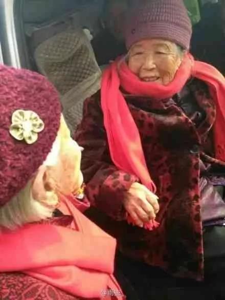 世界上最感人的瞬间 看到哪张让你泪奔?