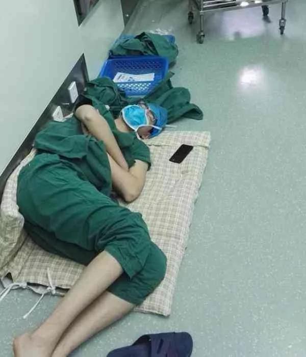 世界上最感人的瞬间 看到哪张让你泪奔?