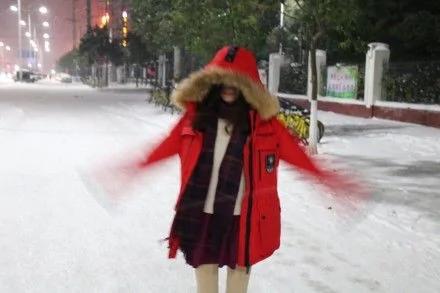 下雪了让男朋友给我拍张美照发朋友圈 看完想分手…