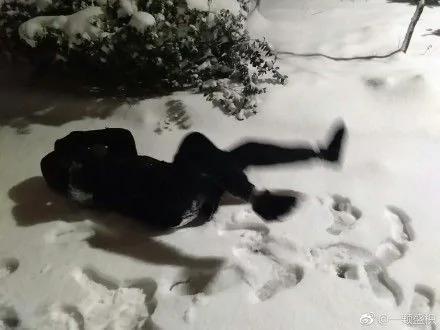 下雪了让男朋友给我拍张美照发朋友圈 看完想分手…