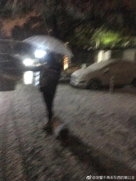 下雪了让男朋友给我拍张美照发朋友圈 看完想分手…