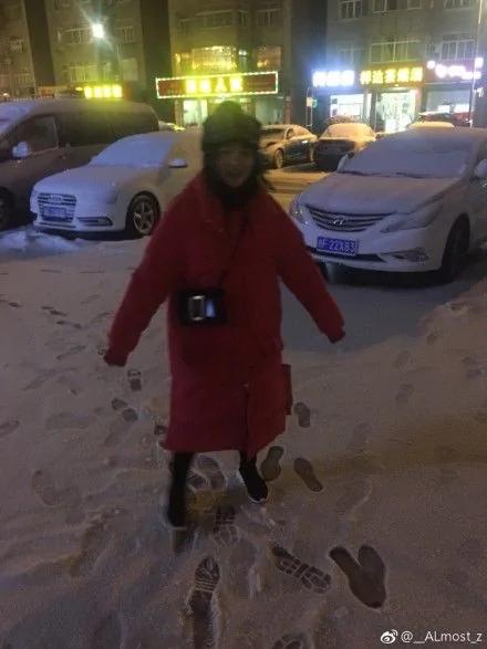 下雪了让男朋友给我拍张美照发朋友圈 看完想分手…