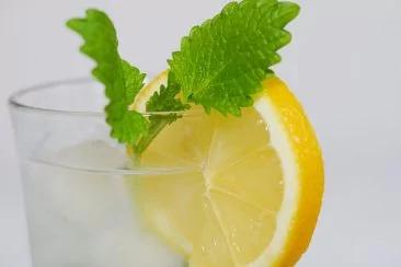 柠檬水排尿酸防痛风!这喝法防癌又养生