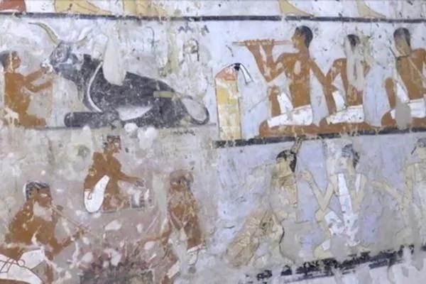 埃及发现4400年前古墓和精美壁画