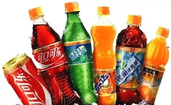 如果每天喝一罐碳酸饮料!一个月后会有什么变化