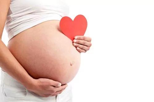 家里请了个年轻小保姆。后来我娶了这漂亮保姆为妻 之后妈妈的话让我傻眼了!!