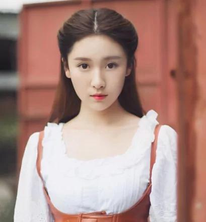 家里请了个年轻小保姆。后来我娶了这漂亮保姆为妻 之后妈妈的话让我傻眼了!!