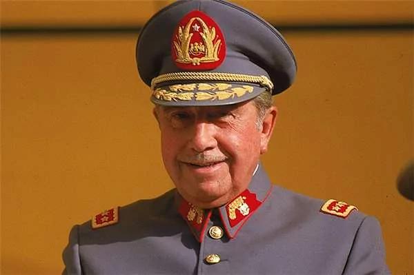 英雄还是暴君?他把贫穷小国建成拉美唯一发达国家 但还有人骂他是恶魔!