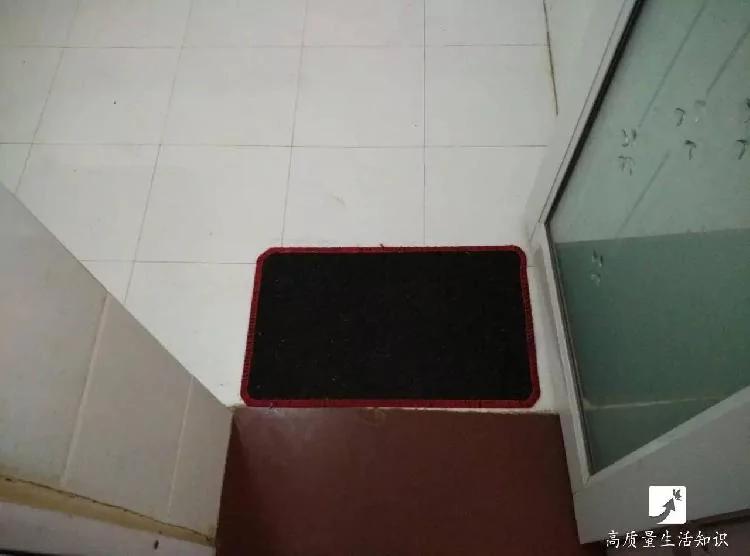 地垫到底该放在大门外还是大门里?原来以前都做错了!