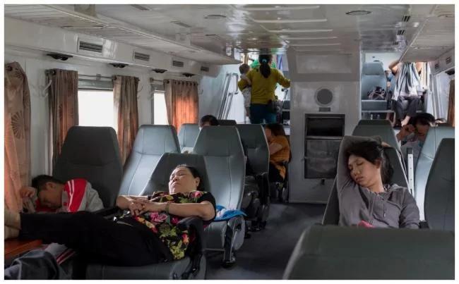 实拍:越南双层火车 坐票都能躺着睡觉