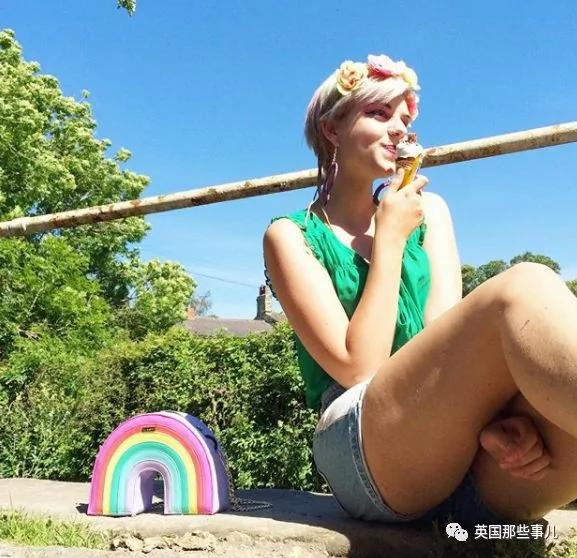 她在网上分享自己的赘肉 却感动了无数网友