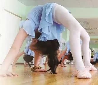 越来越多 6岁女孩学跳舞一个动作致终身瘫痪