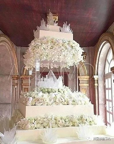 100万一个的结婚蛋糕啥样?贫穷限制了我的想象力