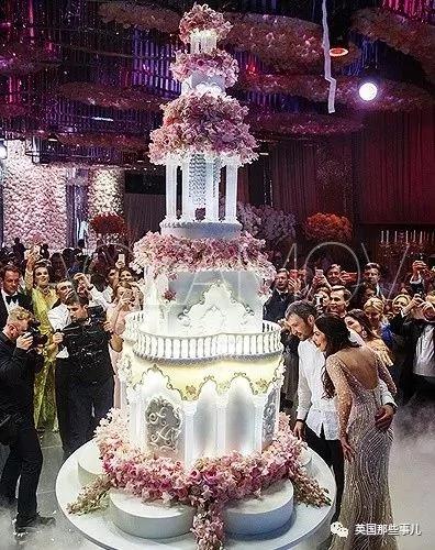100万一个的结婚蛋糕啥样?贫穷限制了我的想象力
